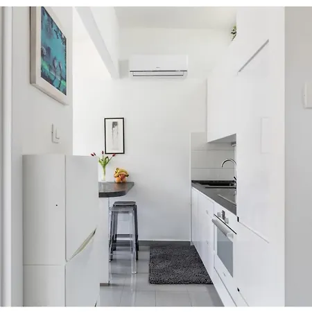 Banana Youth Apartment