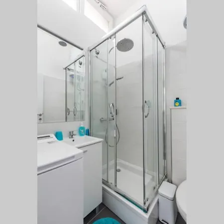 Banana Youth Apartment *