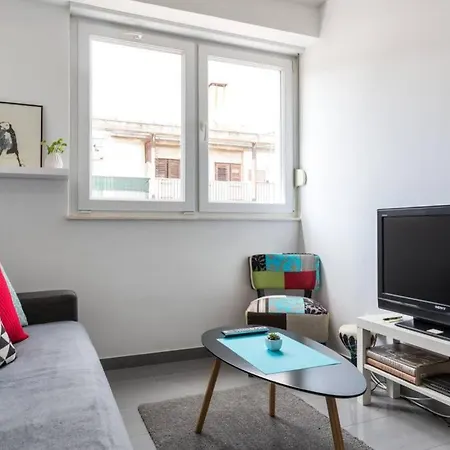 Banana Youth Apartment *