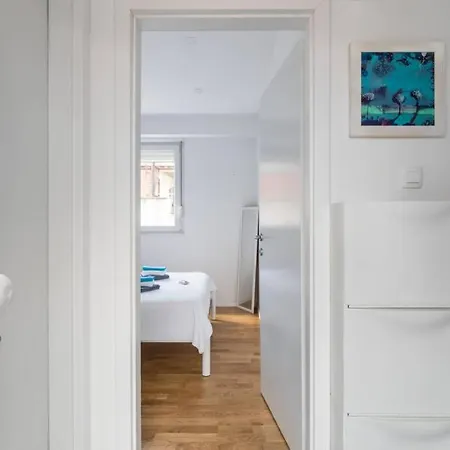 Banana Youth Apartment