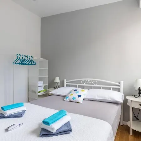 Banana Youth Apartment