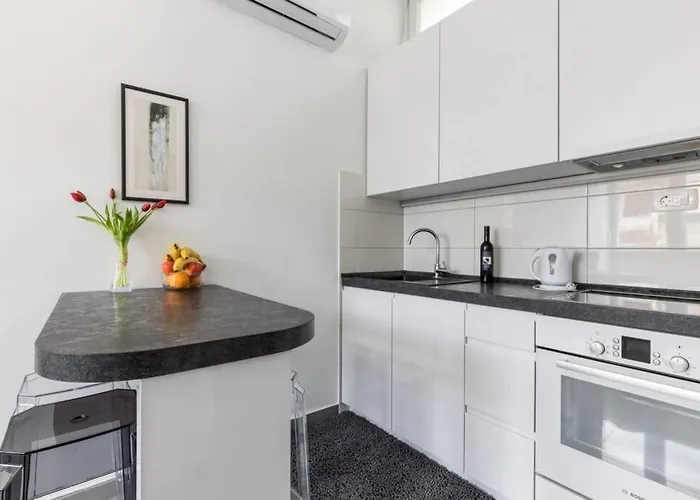 Apartment Banana Youth Split