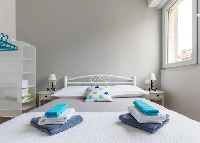 Apartment Banana Youth