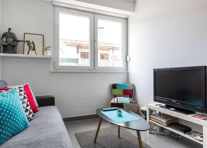 Banana Youth Apartment *