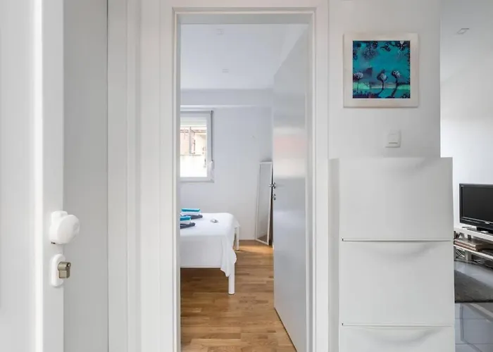 Banana Youth Apartment