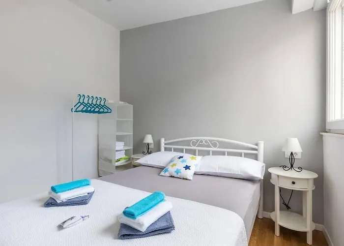 Banana Youth Apartment